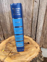 Load image into Gallery viewer, Reader&#39;s Digest Condensed Books Volume 1 1998 - Blue
